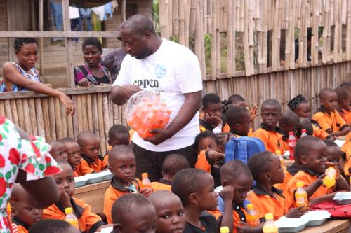 Students getting meals