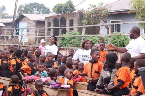 Students getting meals